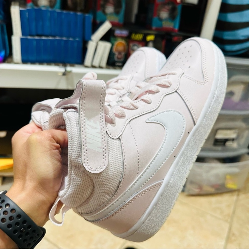 Nike Court Borough Mid 2 Pearl Pink / White
Summit Size Woman 7.5